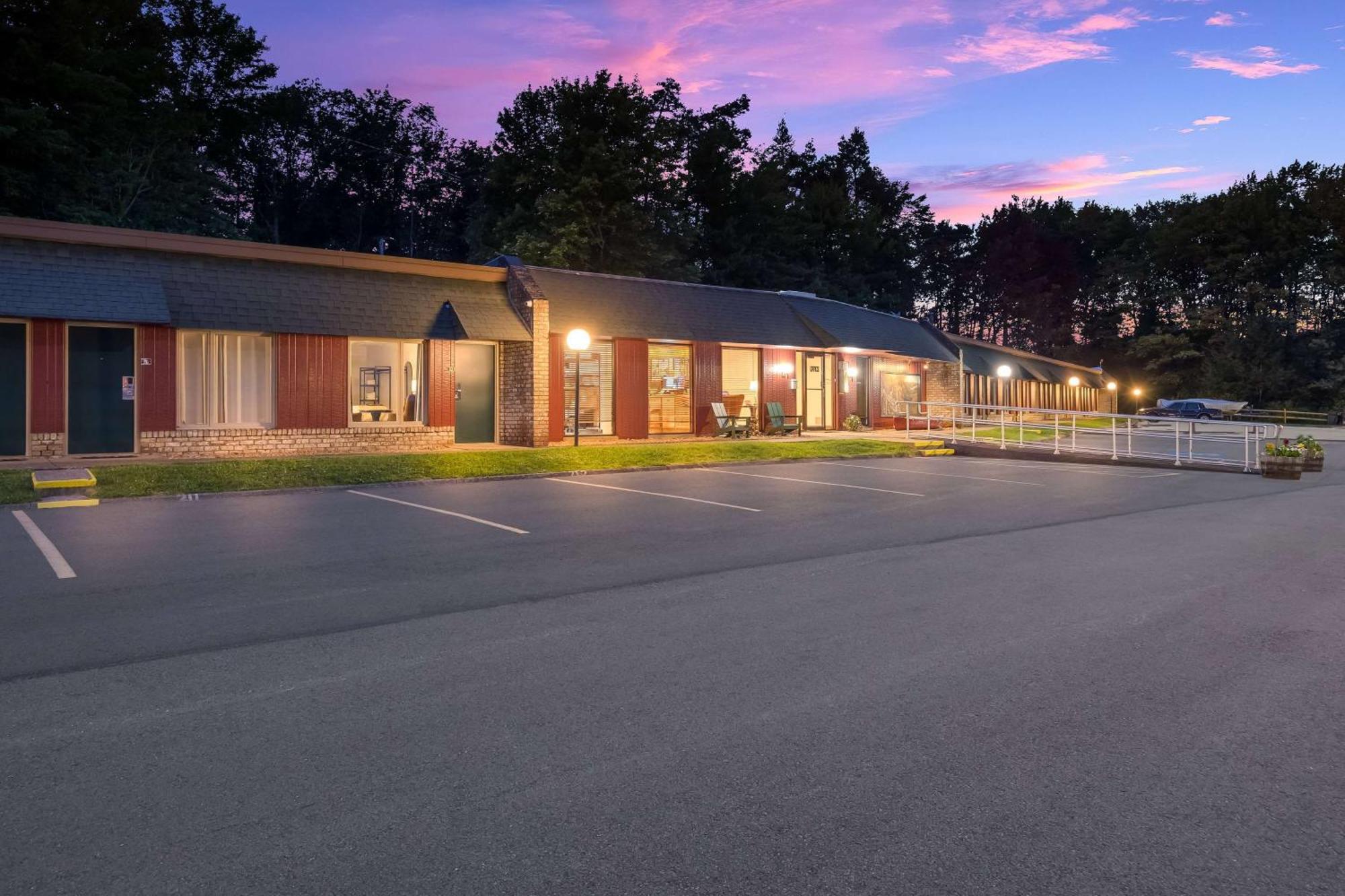 Travelodge By Wyndham Emlenton ภายนอก รูปภาพ