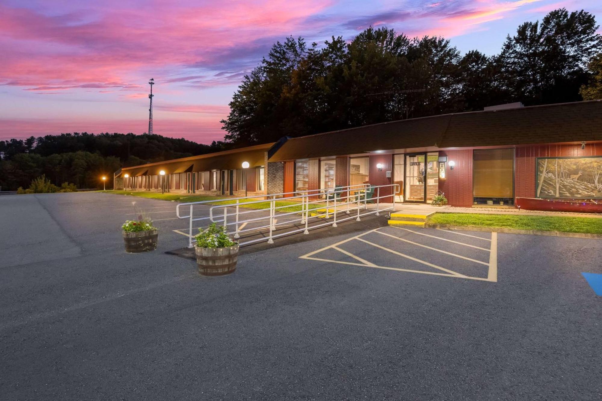 Travelodge By Wyndham Emlenton ภายนอก รูปภาพ